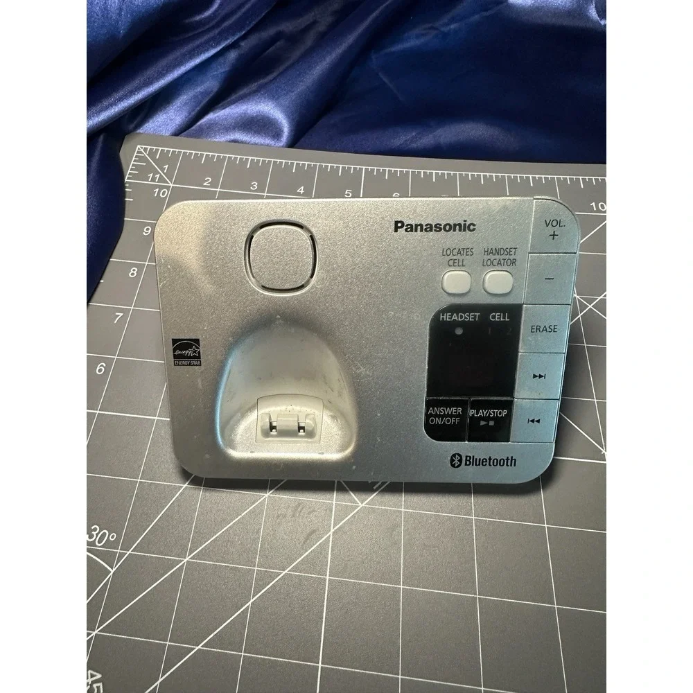 2 Handsets! Panasonic KX-TGEA20 Handsets w/ Ni-MH Batts. KX-TGE260 Base Charger